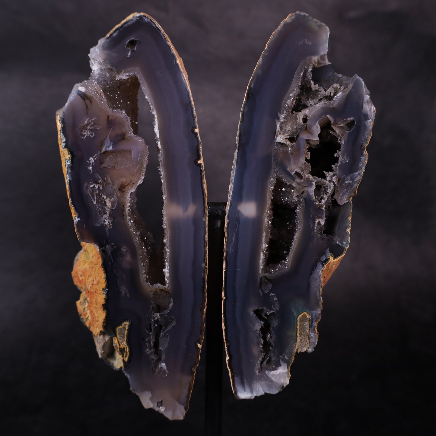 Achatgeode aus Brasilien auf Metallständer