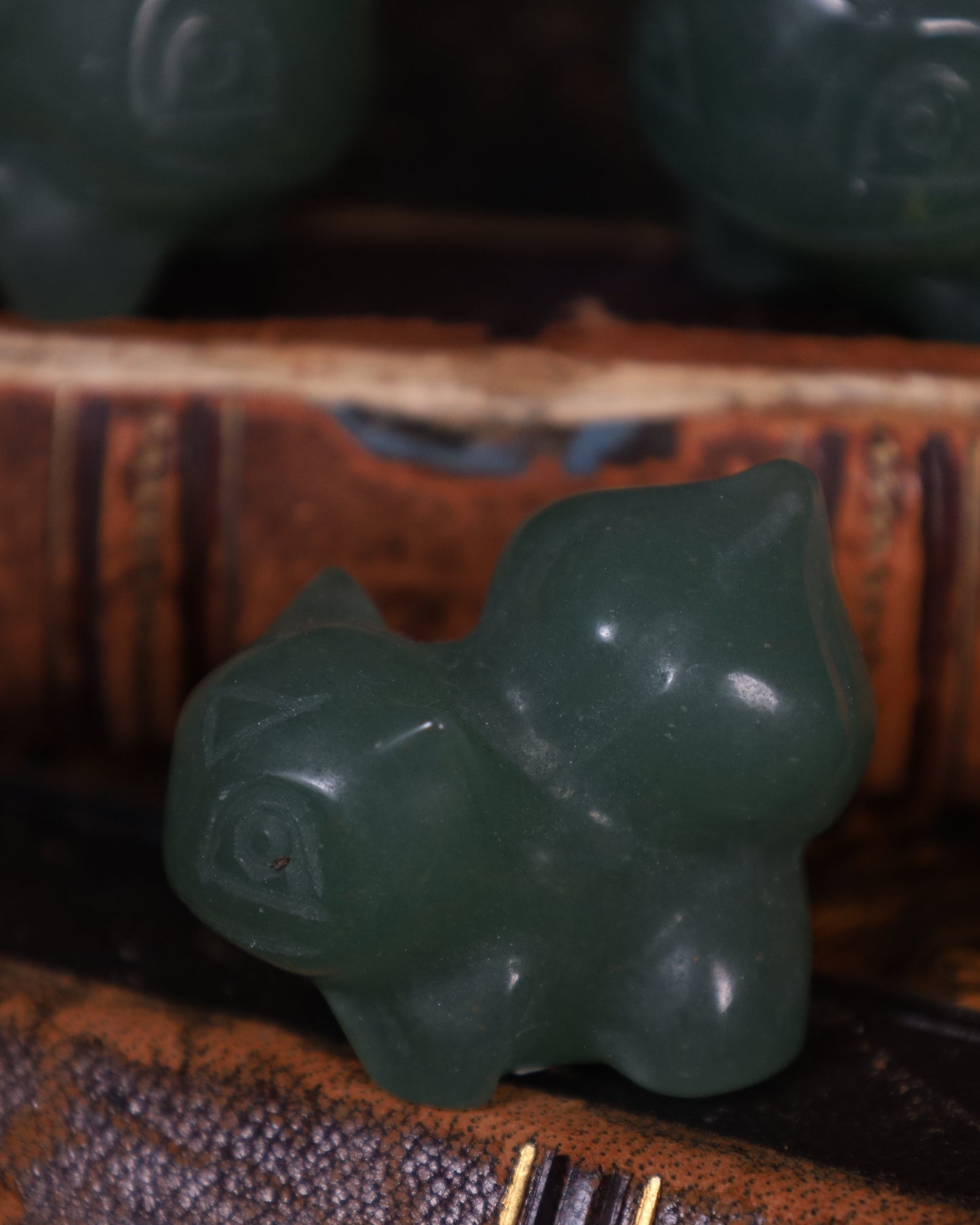 Bisasam Figur aus Aventurin | ca. 3 cm