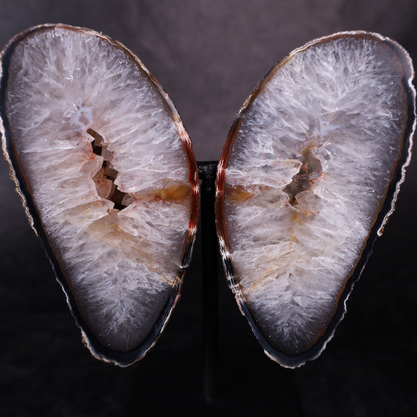 Achatgeode aus Brasilien auf Metallständer