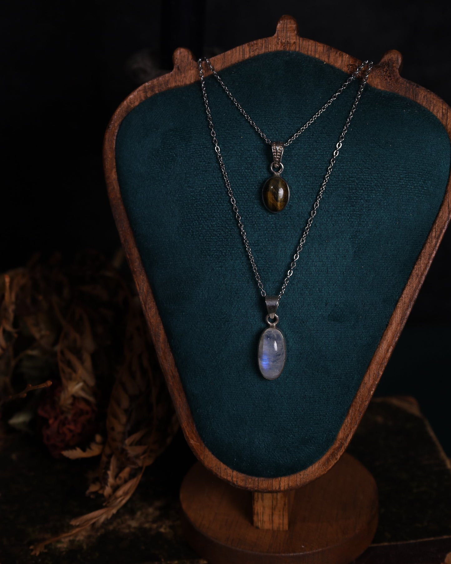 Moonstone or tiger's eye pendant in sterling silver setting