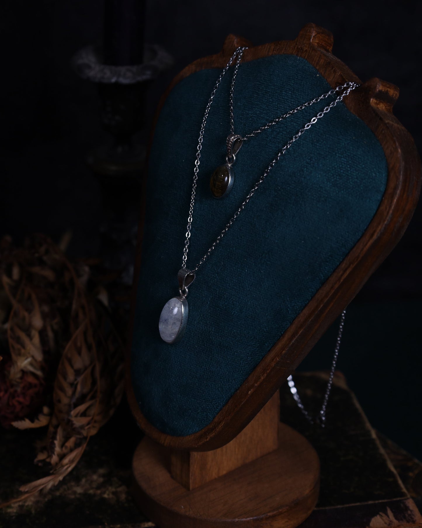 Moonstone or tiger's eye pendant in sterling silver setting