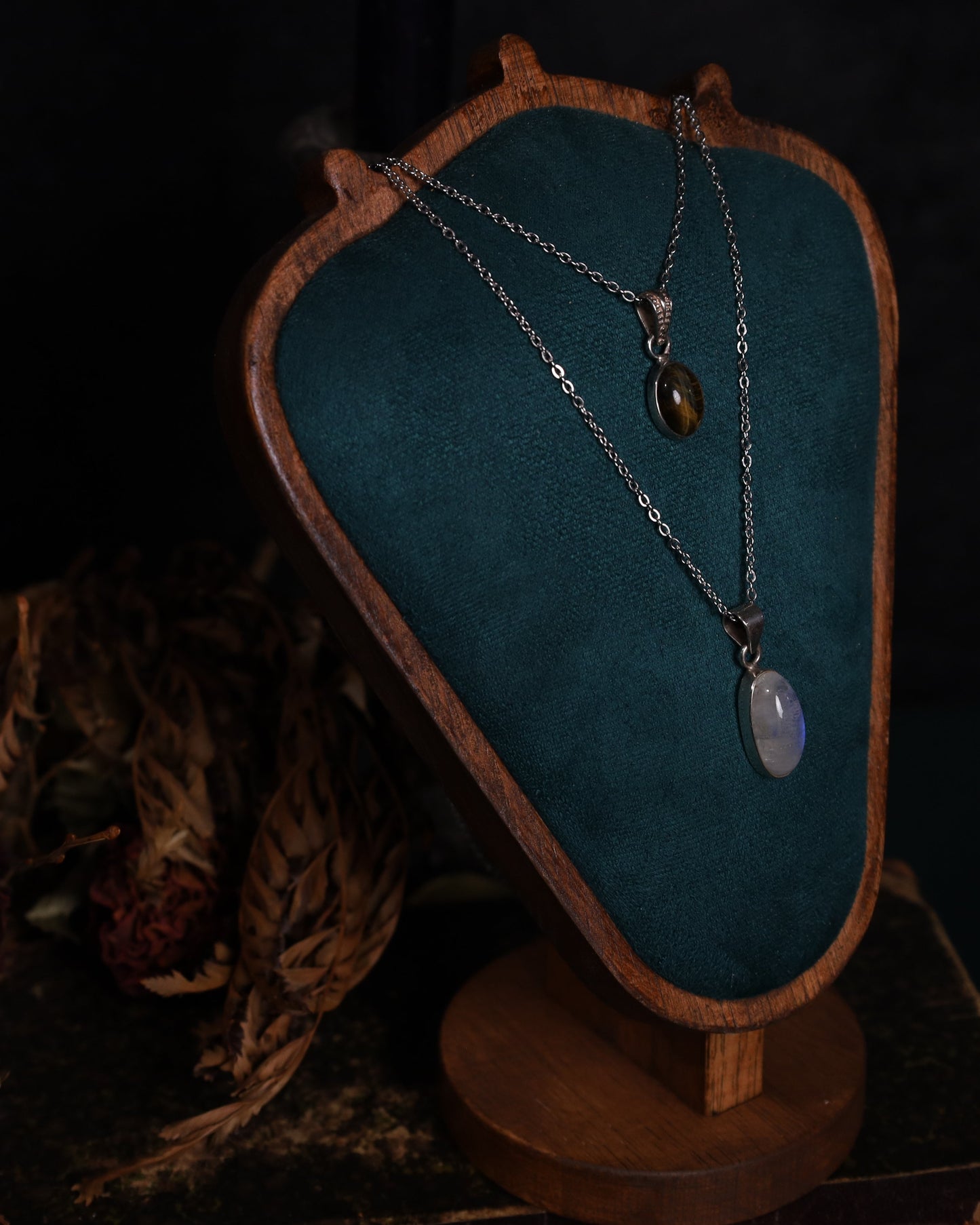 Moonstone or tiger's eye pendant in sterling silver setting