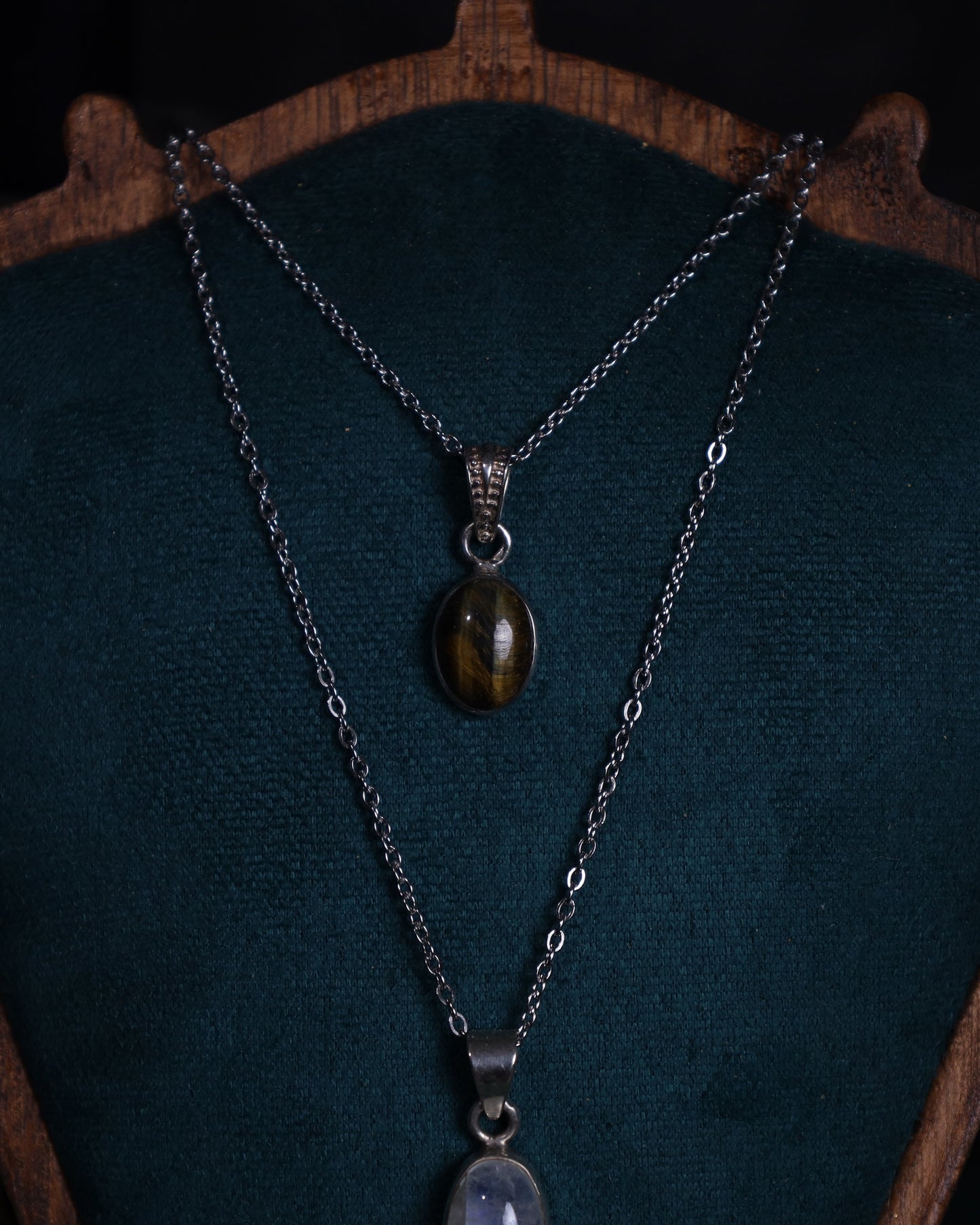 Moonstone or tiger's eye pendant in sterling silver setting