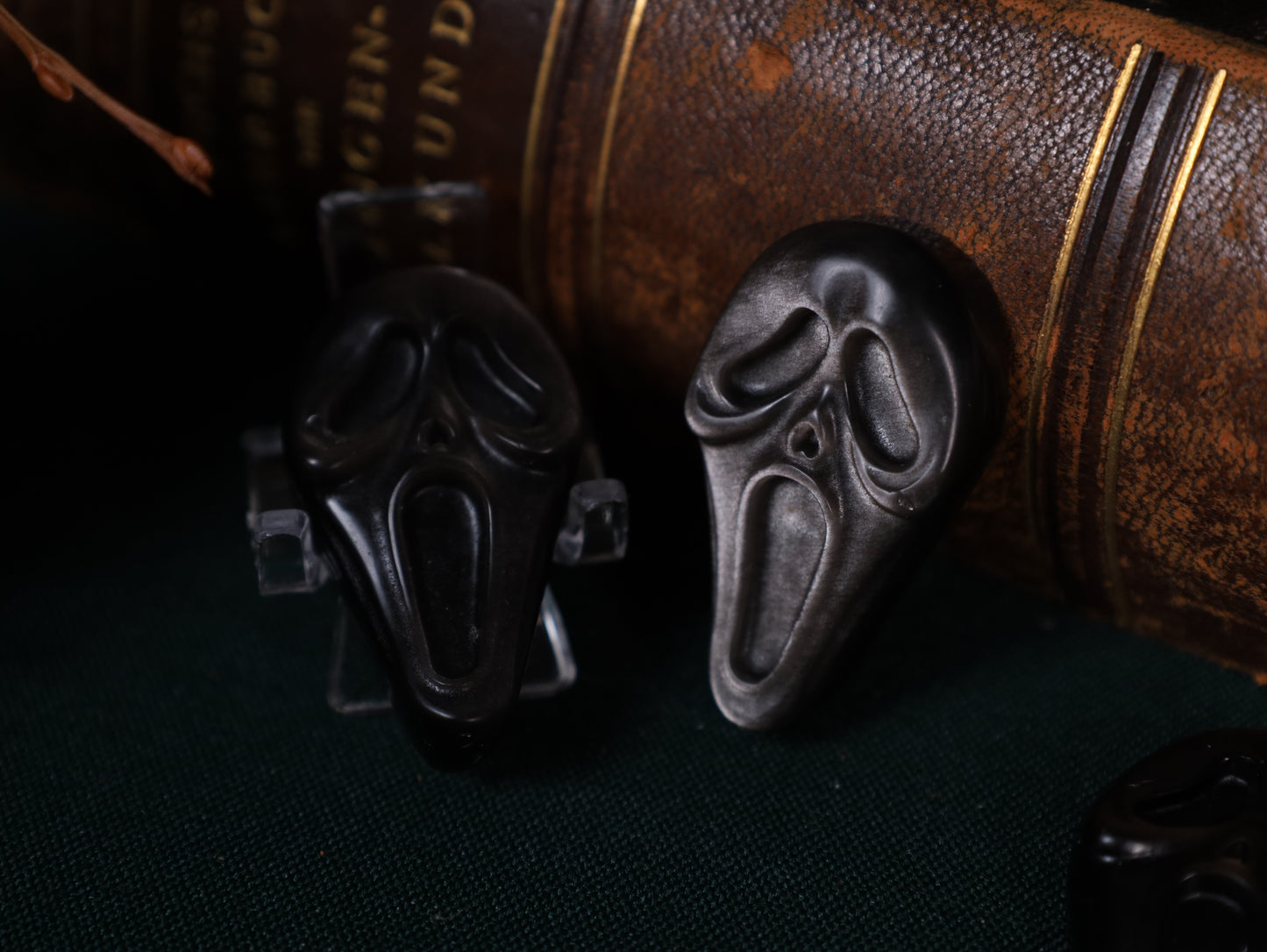 Scream Maske aus Labradorit oder Silber Obsidian | Handgeschnitzte Kristallskulptur