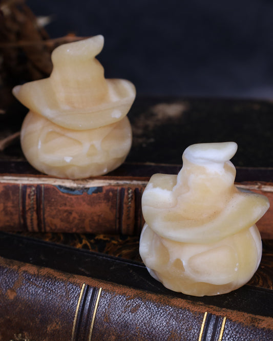 Kürbis mit Hexenhut aus Orangen Calcit | Handgeschnitzt – ca. 6 cm