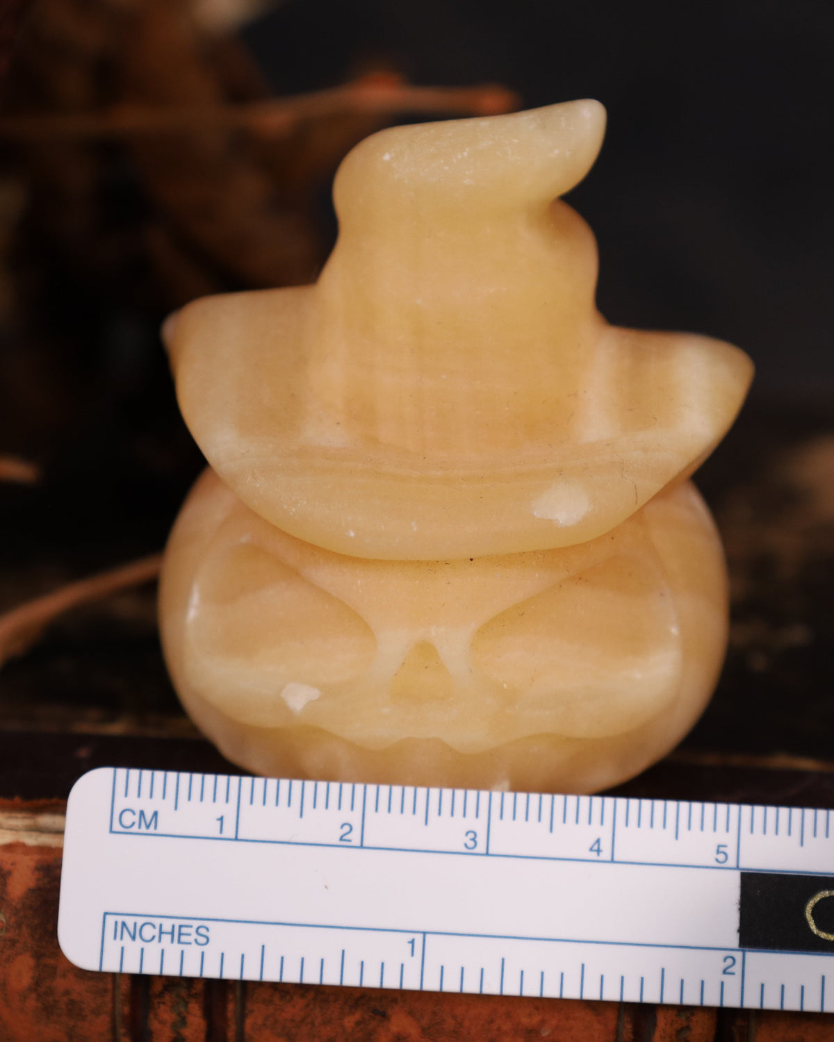 Pumpkin with witch's hat made of orange calcite | Hand-carved – approx. 6 cm