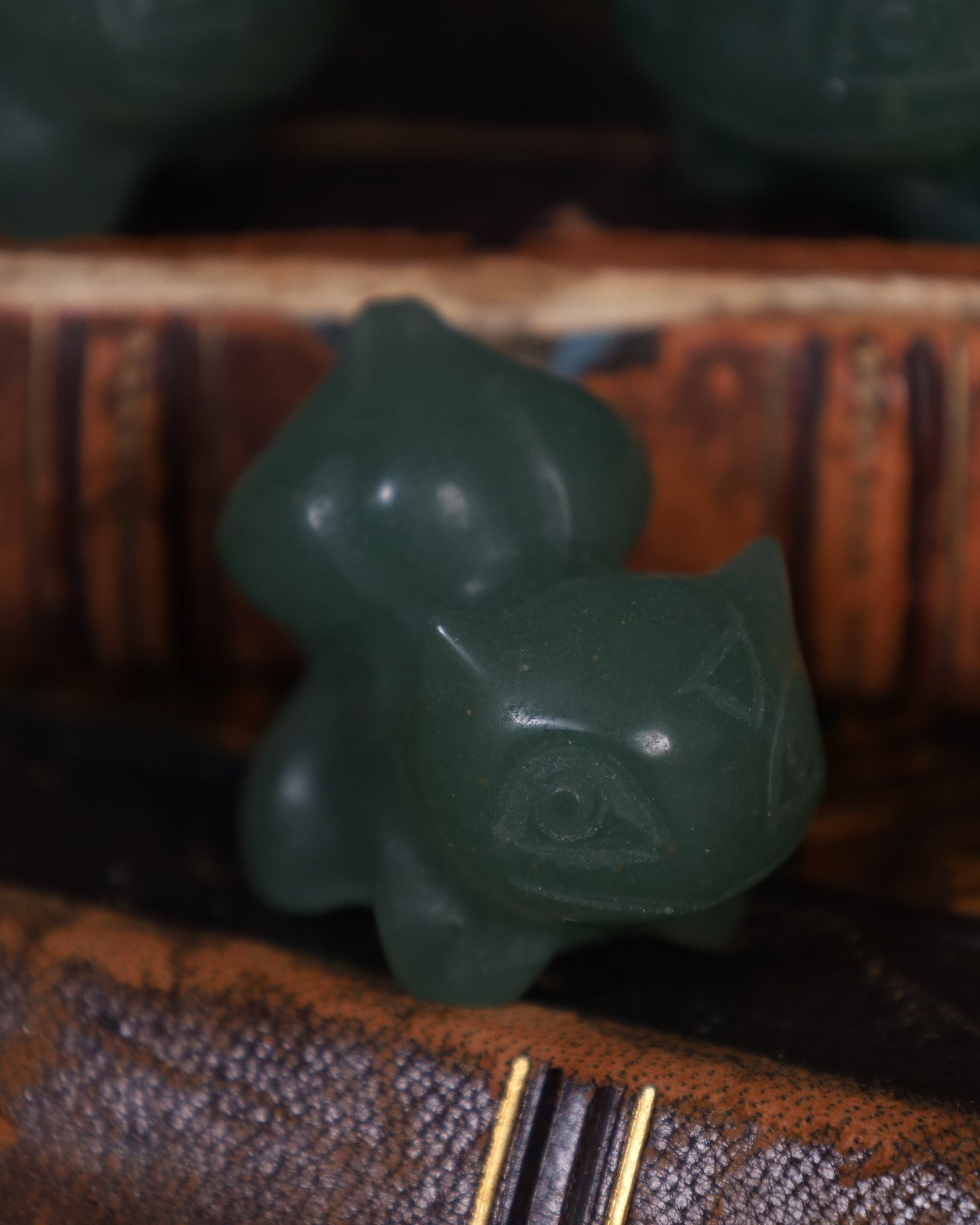 Bisasam Figur aus Aventurin | ca. 3 cm