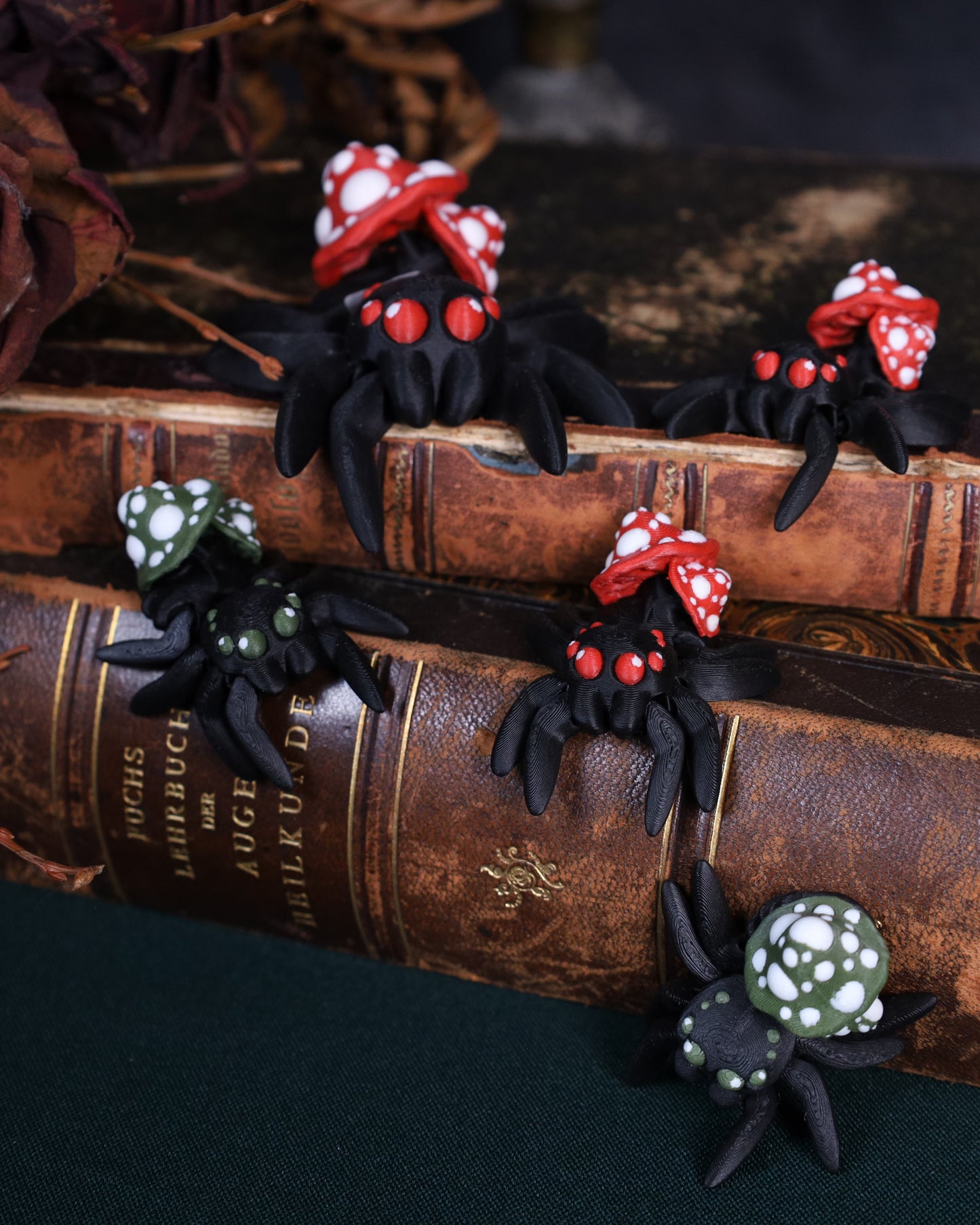 3D-gedruckte Spinnen mit Pilzhut | Rot oder Grün | ca. 4 cm