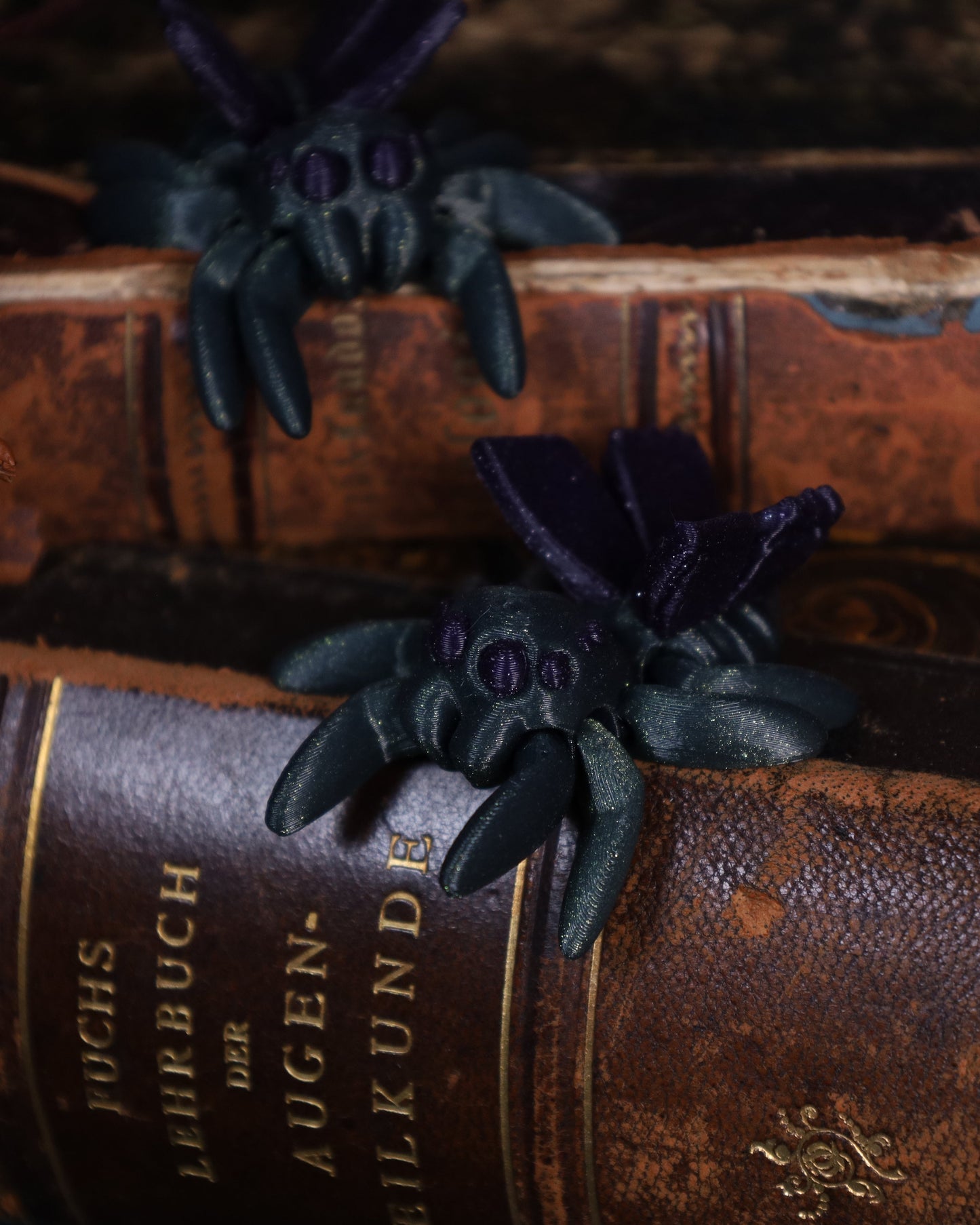 3D-gedruckte Spinnen mit Flügeln | Rot oder Grün | ca. 4 cm