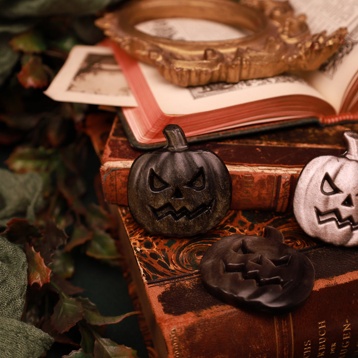 Obsidian Halloweenkürbis – Carving aus Silberobsidian oder Goldobsidian