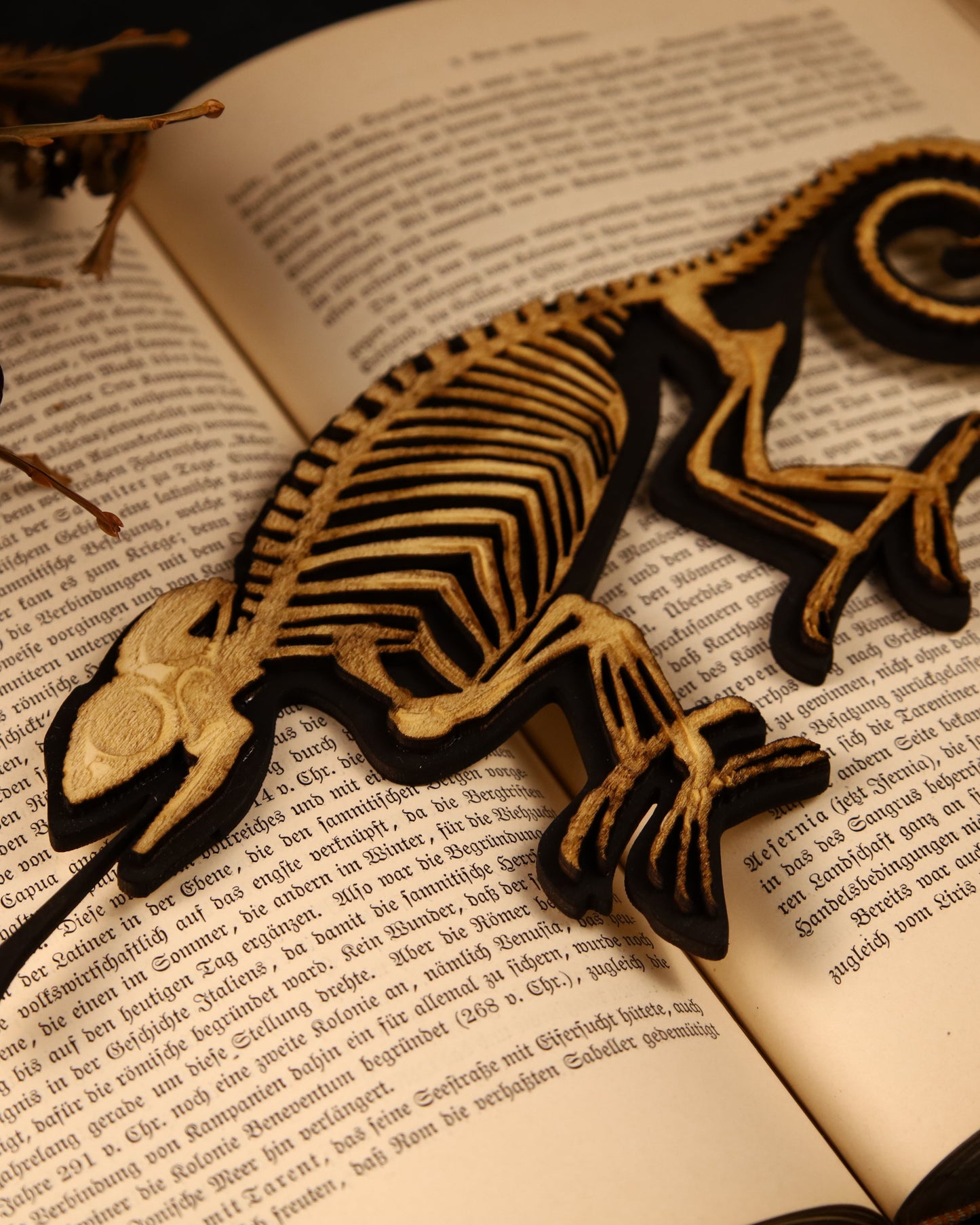 Chameleon skeleton made of wood | Vegan taxidermy