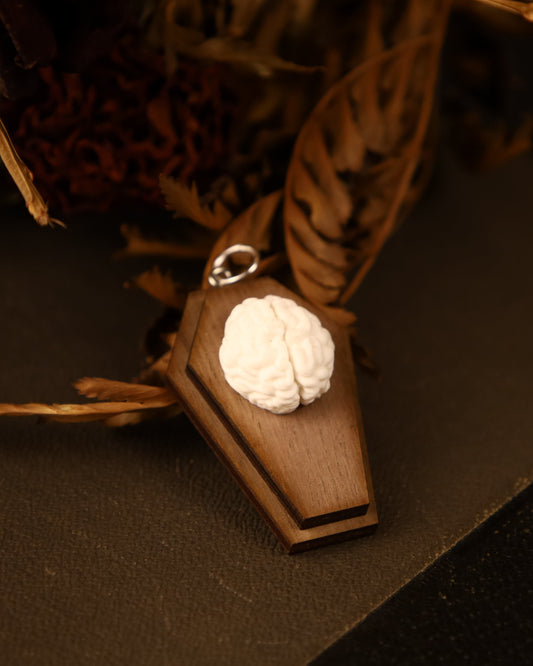 Gehirn-Anhänger aus Holz – Mystischer Schmuck